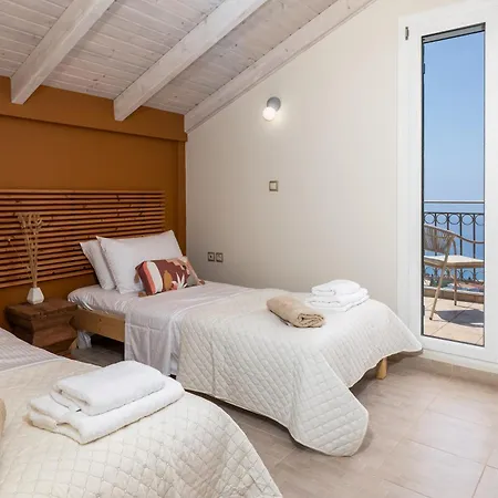 Villa Trithea In *